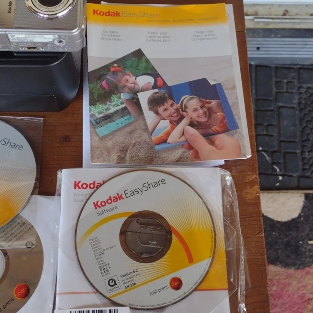 Kodak Easyshare Printer Dock&Silver Digital Camera Compact Point-and-Shoot NWOT